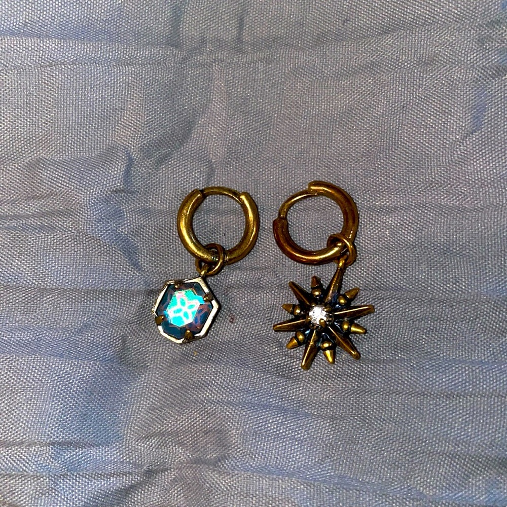 Kendra scott charm huggies in vintage gold